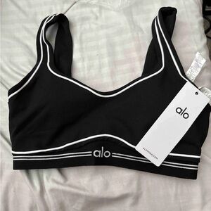 ALO Yoga Black Sports Bra NWT medium